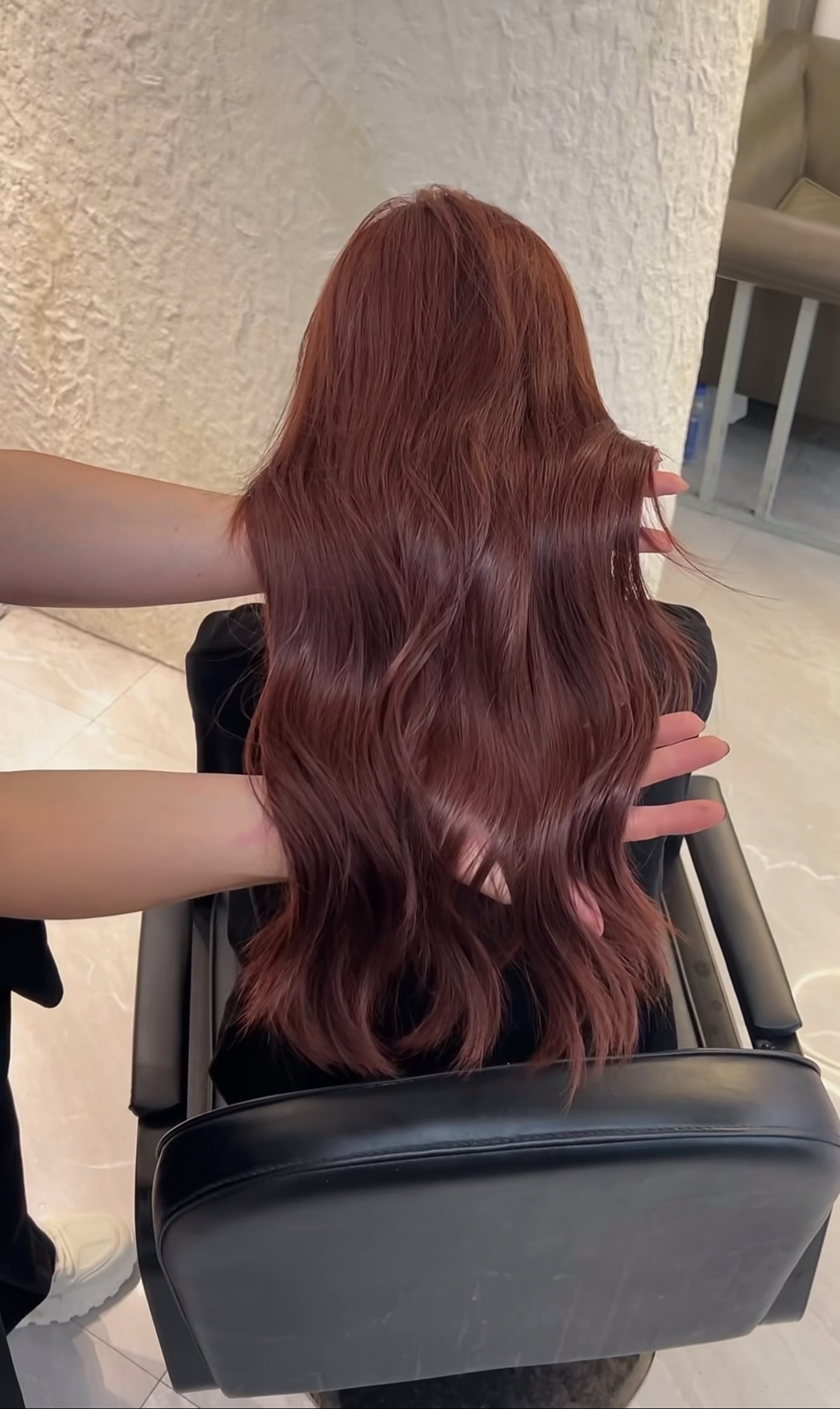 Màu đỏ rượu vang hợp với ai? Cần biết gì trước khi nhuộm? - The One Hair Salon